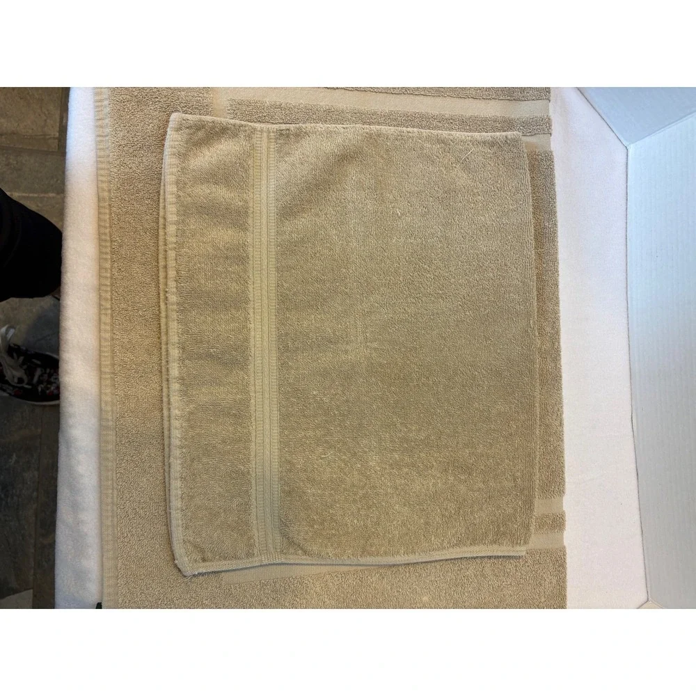 Lauren Ralph Lauren hundred percent‎ cotton Tan hand towel
